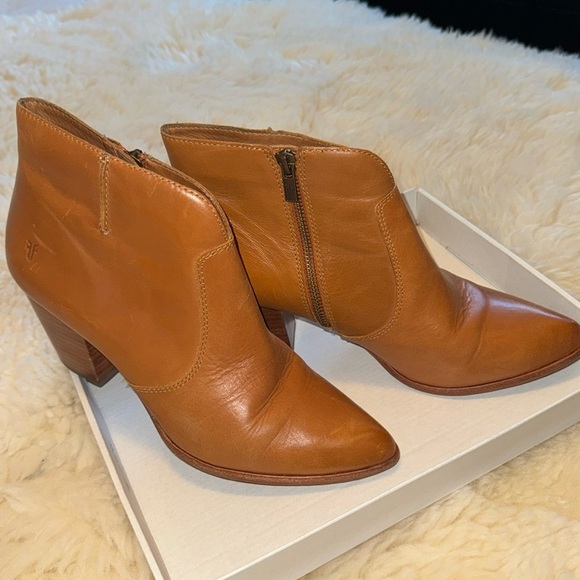 Frye Boots LIKE NEW Sz 9.5 🍂 - Picture 2 of 5